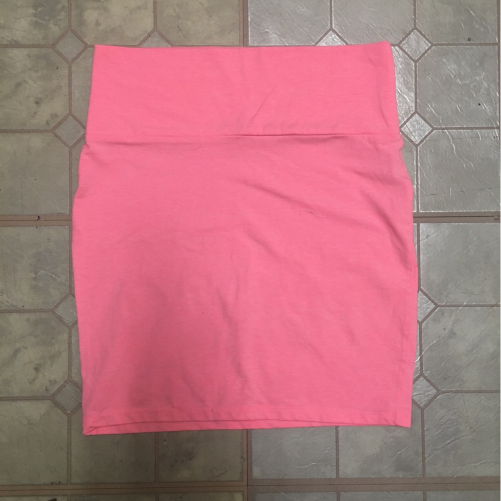 (159) Pink skirt